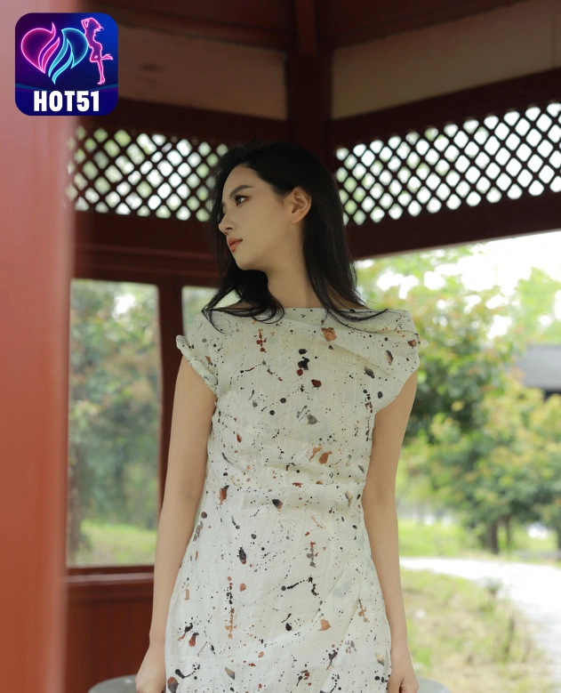 Elaine-hot51