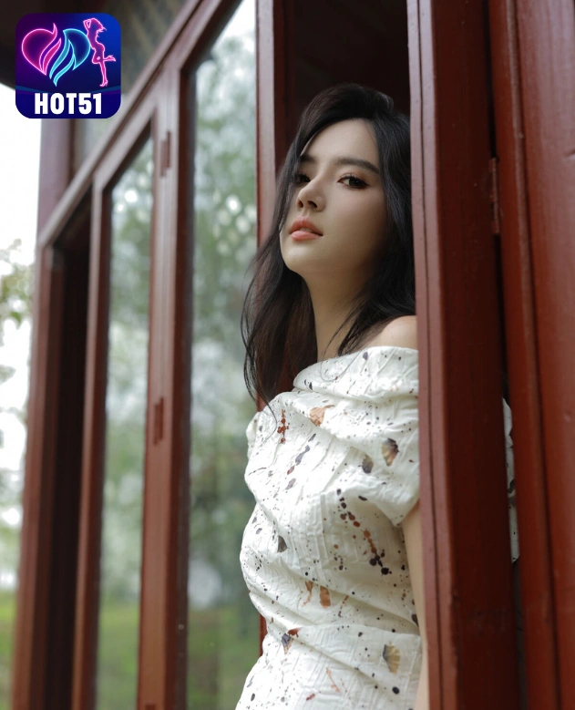 Elaine-hot51