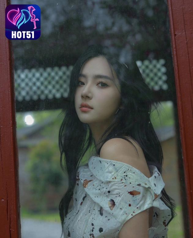 Elaine-hot51